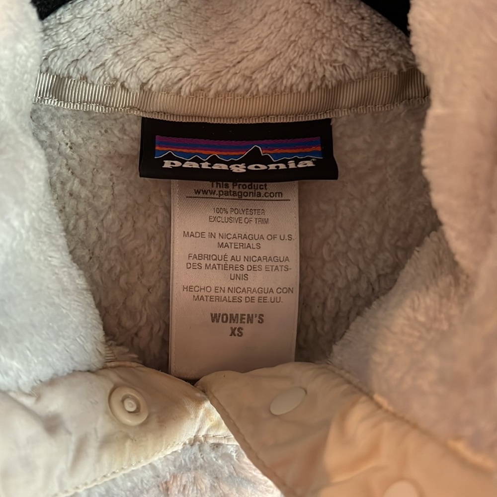 Patagonia Re-Tool Snap-T Pullover
Size XS
Color: Raw Linen-white X-dye - Picture 7 of 12